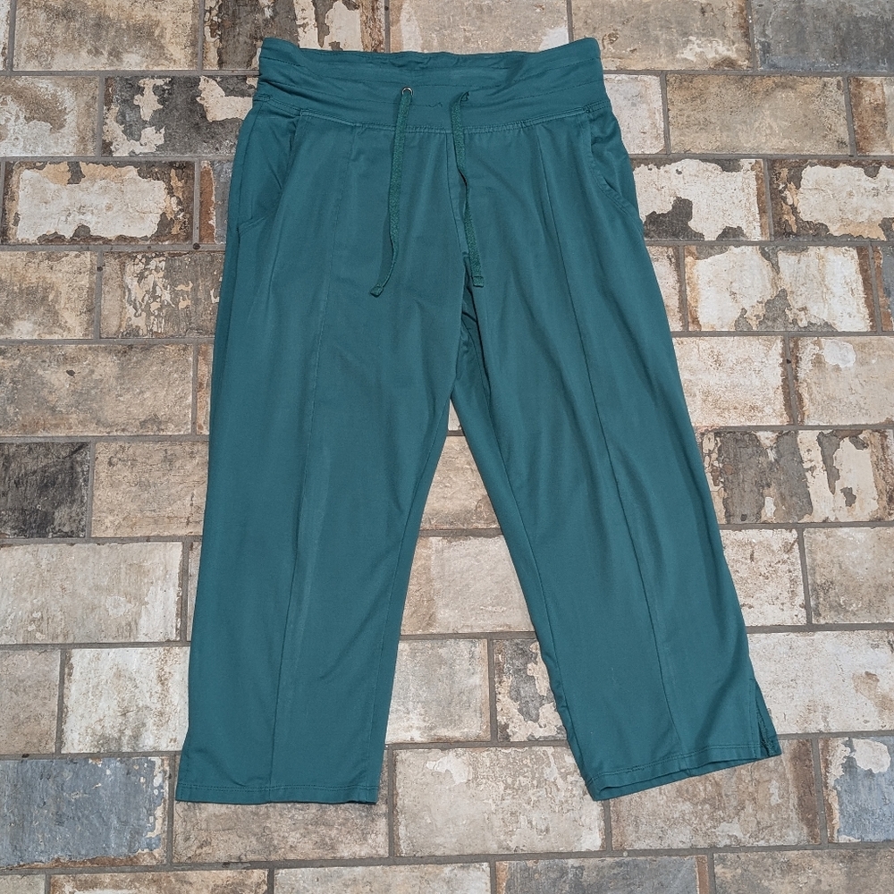 Marika Women's Medium Teal Turquoise Cropped Joggers